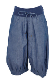 Product shot of the Jada Short in colour Chambray (Blue), from the front
