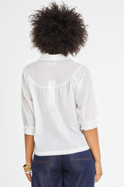 Model Olivia wearing size 10 of the Maahee Shirt in colour White (White), from the back