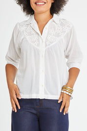 Model Olivia wearing size 10 of the Maahee Shirt in colour White (White), from the front, cropped image