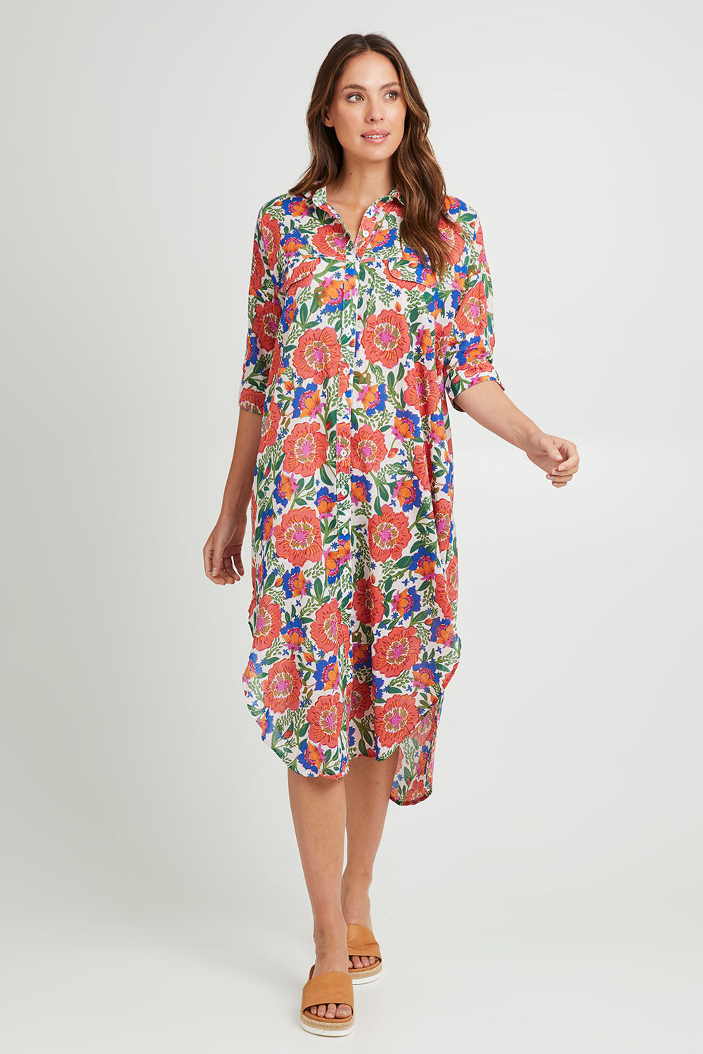 Model Madeline wearing size S of the Amari Shirt Dress in colour Whitegiul (White), from the front, showing the whole outfit