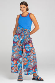 A model wearing the Etta Cotton Pant in colour Diah (Blue), from the front, showing the whole outfit