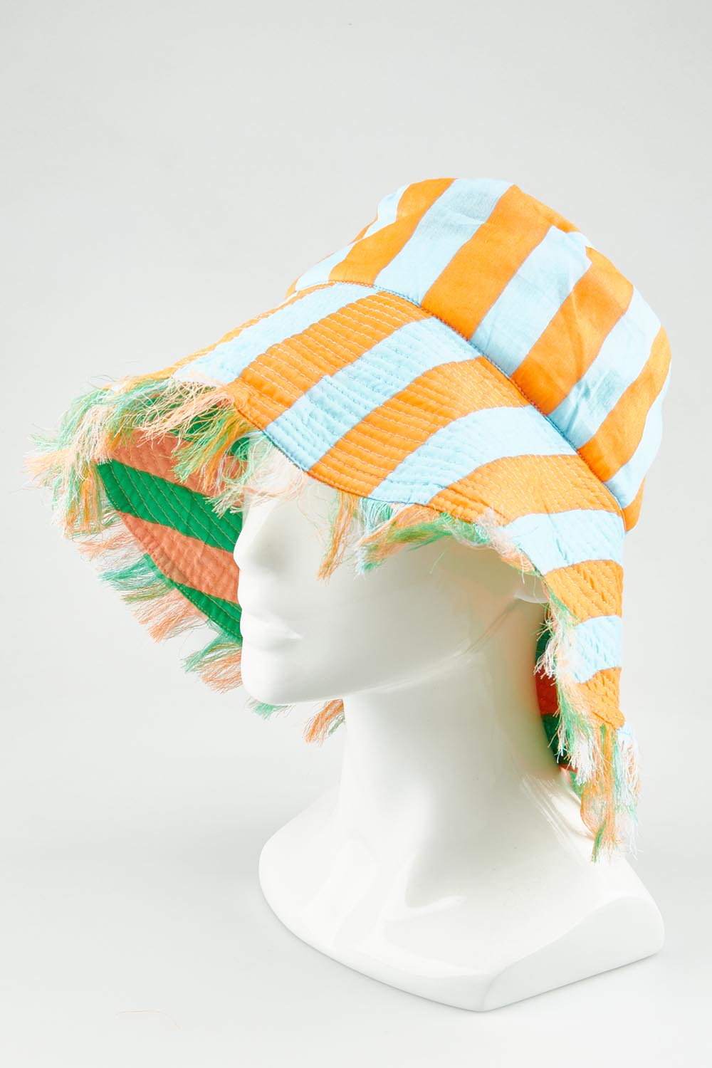 A model wearing the Fray Cotton Bucket Hat in colour Capripeach, from the front, showing the whole outfit