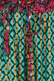 Product shot of the Harper Pant in colour Celaya (Green), detail