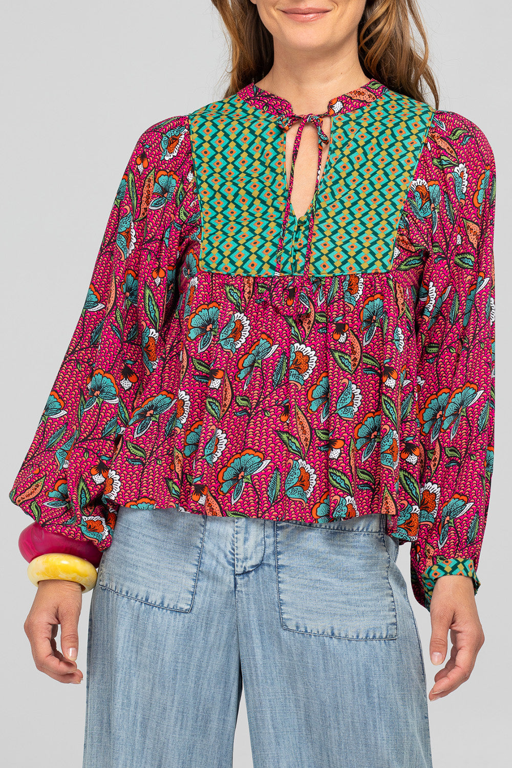 A model wearing the Noel Top in colour Toluca (Pink), from the front, cropped image