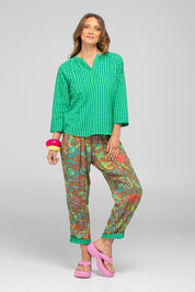 A model wearing the Cecilia Cotton Top in colour Verde (Green), from the front, showing the whole outfit