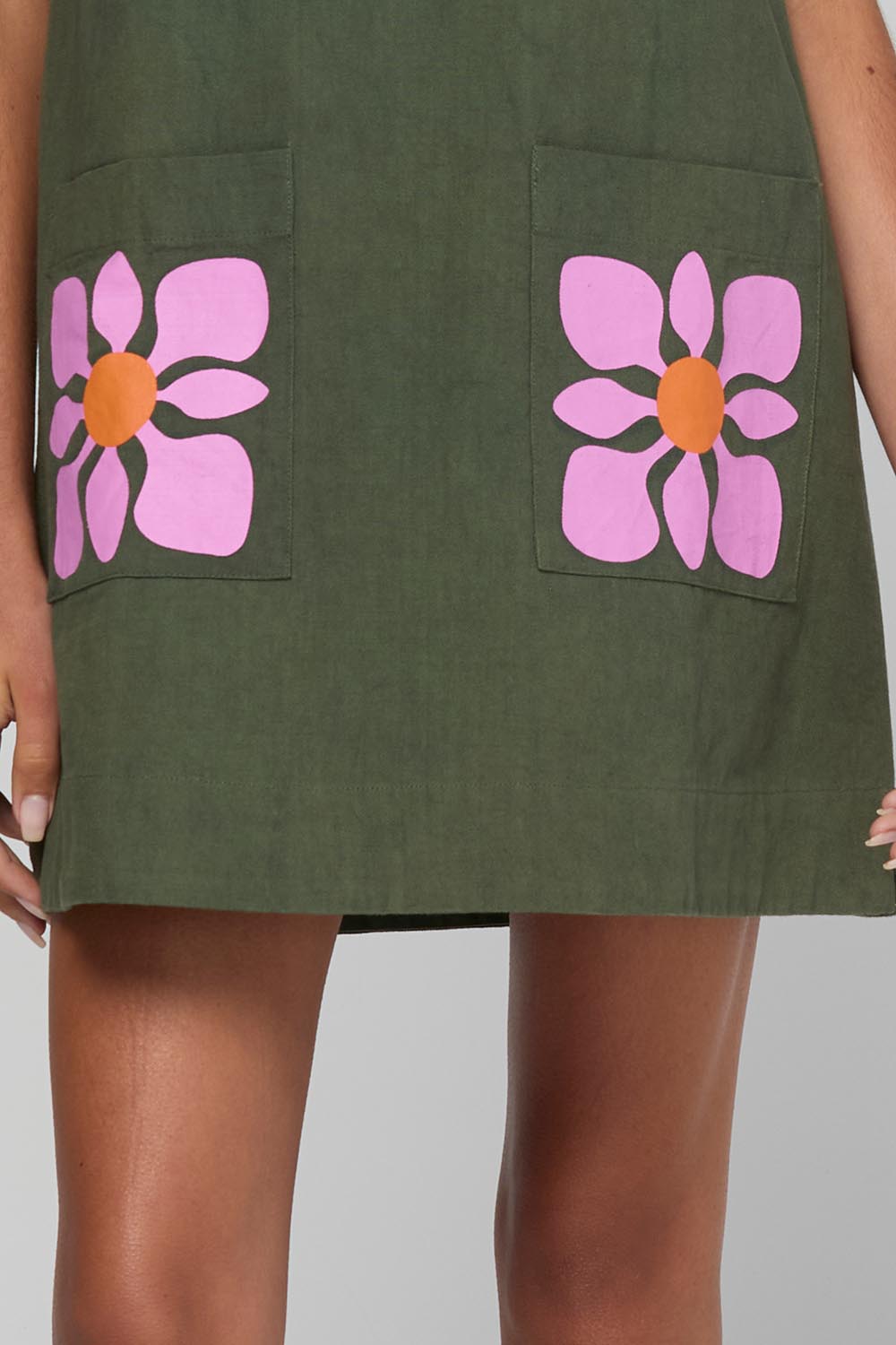 Model Genericm wearing size sample of the Hana Dress – Cosmos in colour Cosmos, in a cropped view