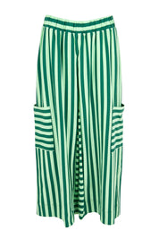 Product shot of the Luka Pant – Kiwi in colour Kiwi, from the front