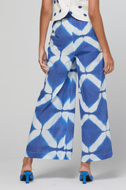 Model Genericm wearing size sample of the Harper Pant – Blockprint in colour Blockprint, from the back