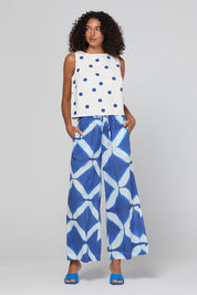 Model Genericm wearing size sample of the Harper Pant – Blockprint in colour Blockprint, from the front
