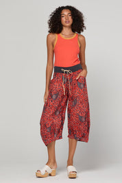Model Genericm wearing size sample of the Guru Pant – Tori in colour Tori, from the front