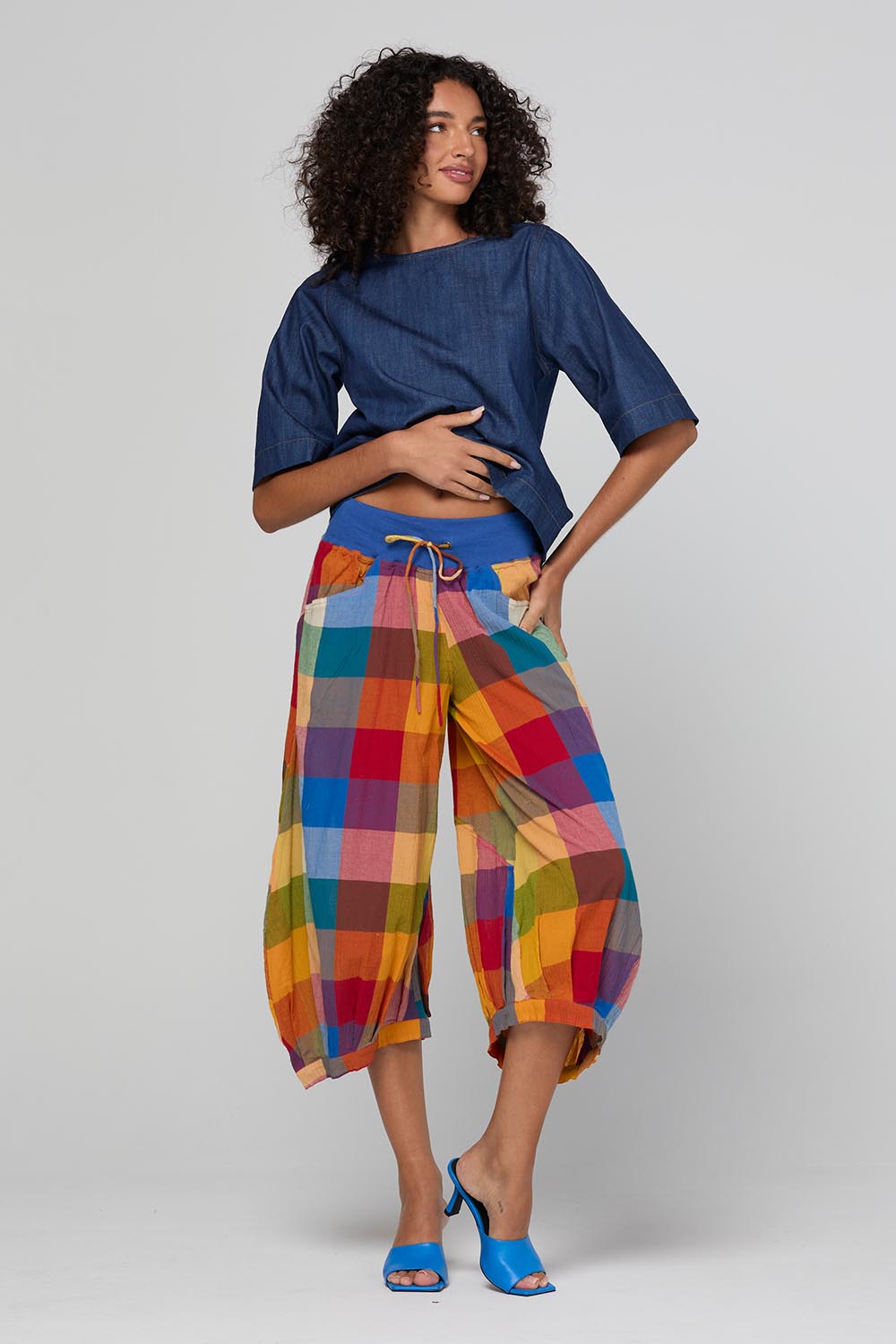 Model Genericm wearing size sample of the Guru Pant – Kingston in colour Kingston, from the front