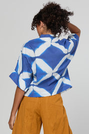 Model Genericm wearing size sample of the Maui Shirt – Blockprint in colour Blockprint, from the back