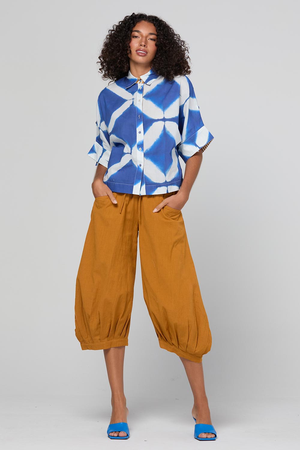 Model Genericm wearing size sample of the Maui Shirt – Blockprint in colour Blockprint, from the front