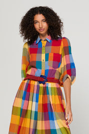 Model Genericm wearing size sample of the Pari Shirt – Kingston in colour Kingston, in a cropped view