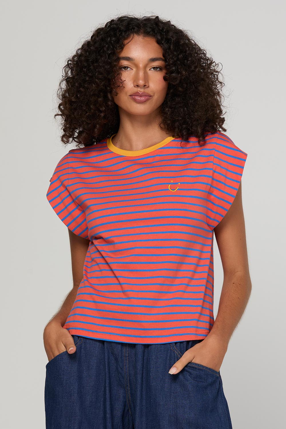 Model Genericm wearing size sample of the Bellissimo Tee – Roma in colour Roma, in a cropped view