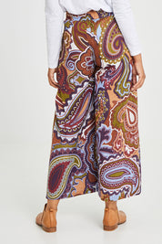 Model Olivia wearing size 10 of the Quincy Pant in colour Juniper (Green), from the back