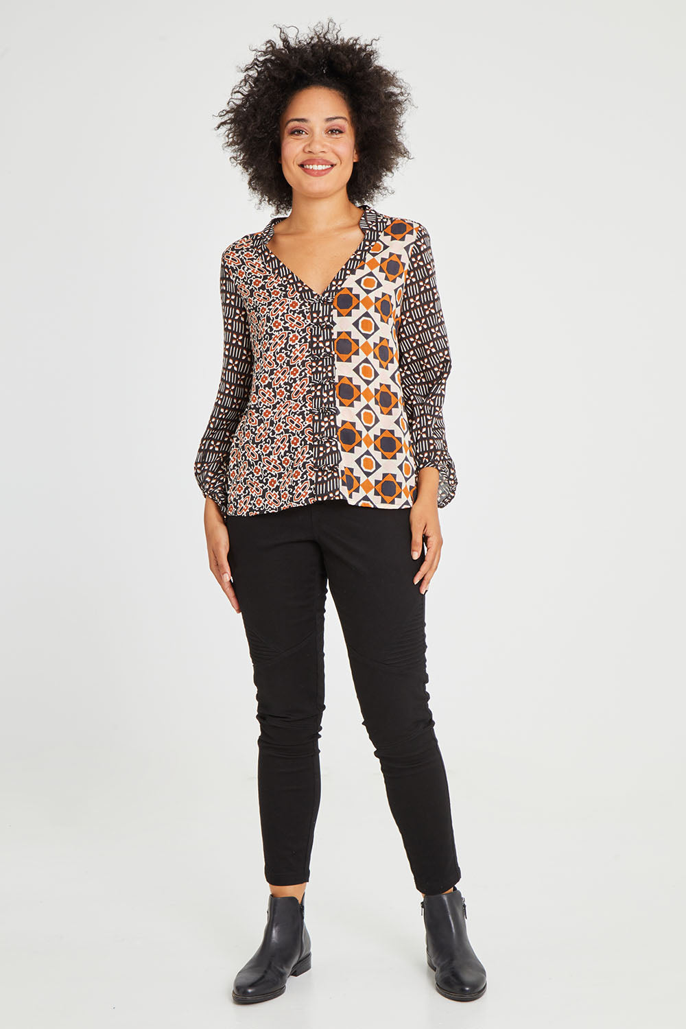 Model Olivia wearing size 10 of the Anne Top in colour Siennaspli (Black), from the front, showing the whole outfit