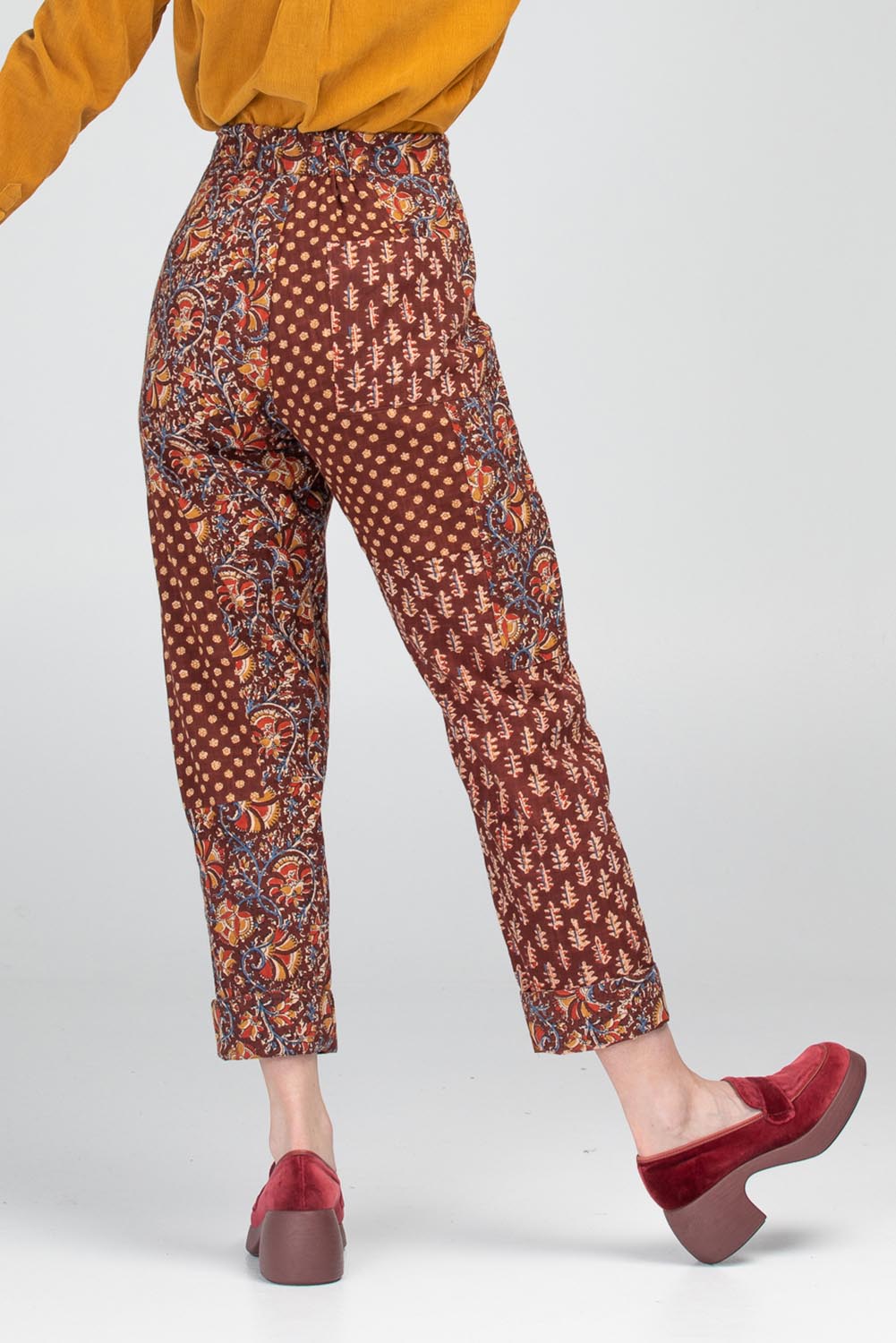 A model wearing the Juliette Cotton Pant in colour Juliette, from the back