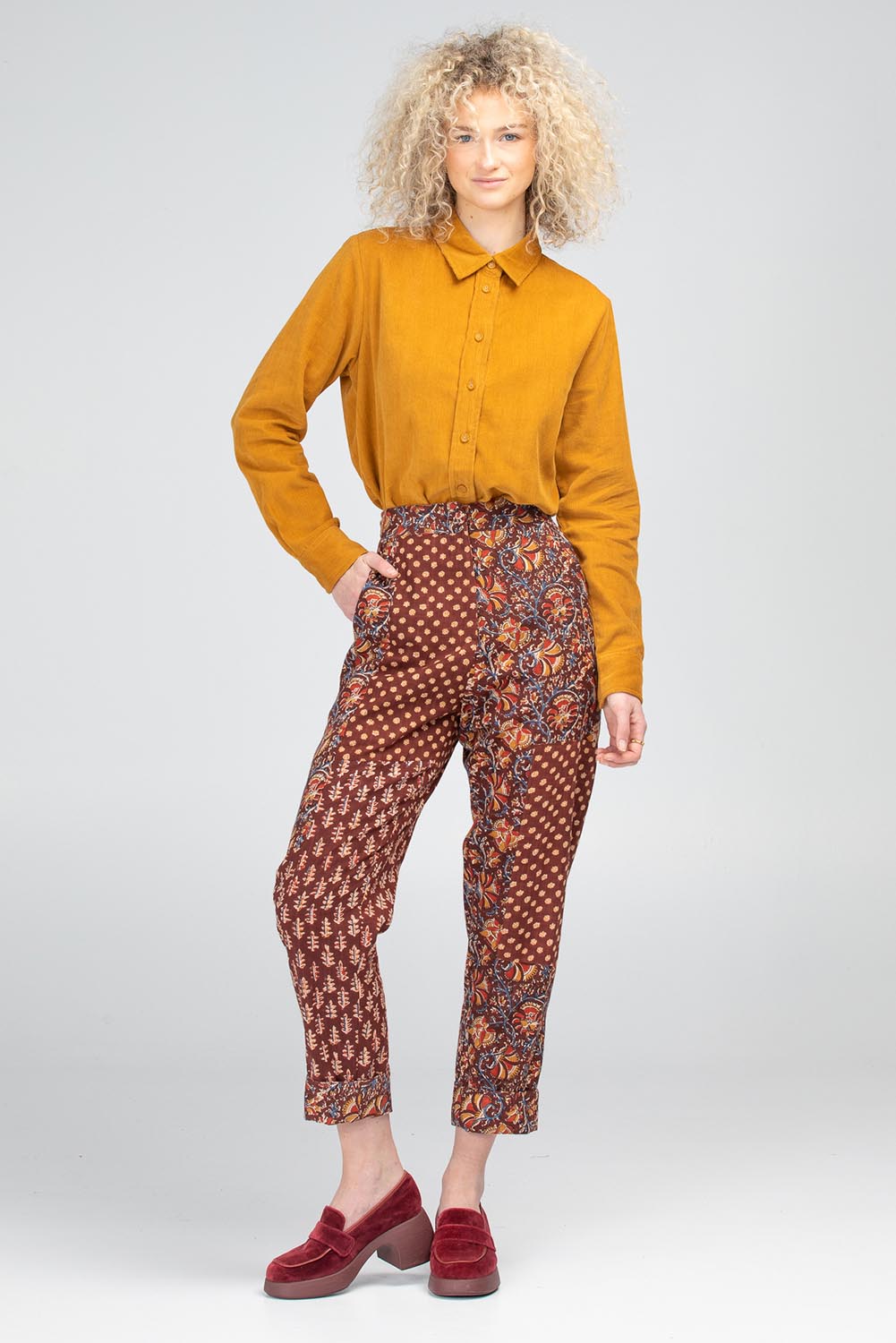 A model wearing the Juliette Cotton Pant in colour Juliette, from the front, showing the whole outfit