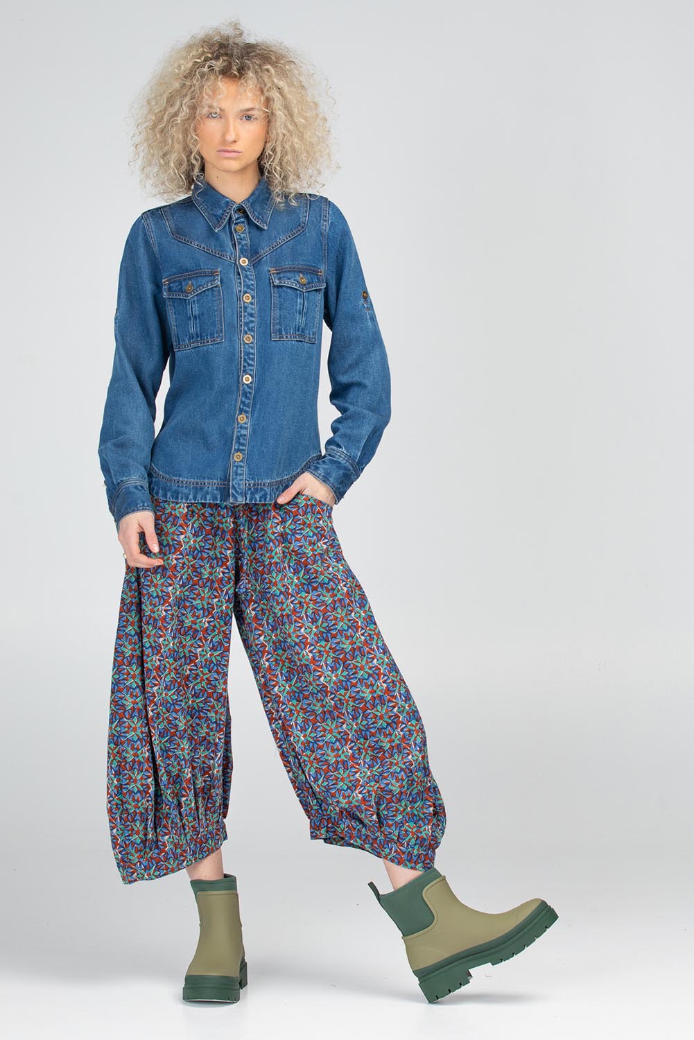 A model wearing the Guru Cotton Pant in colour Inez (Blue), from the front, showing the whole outfit