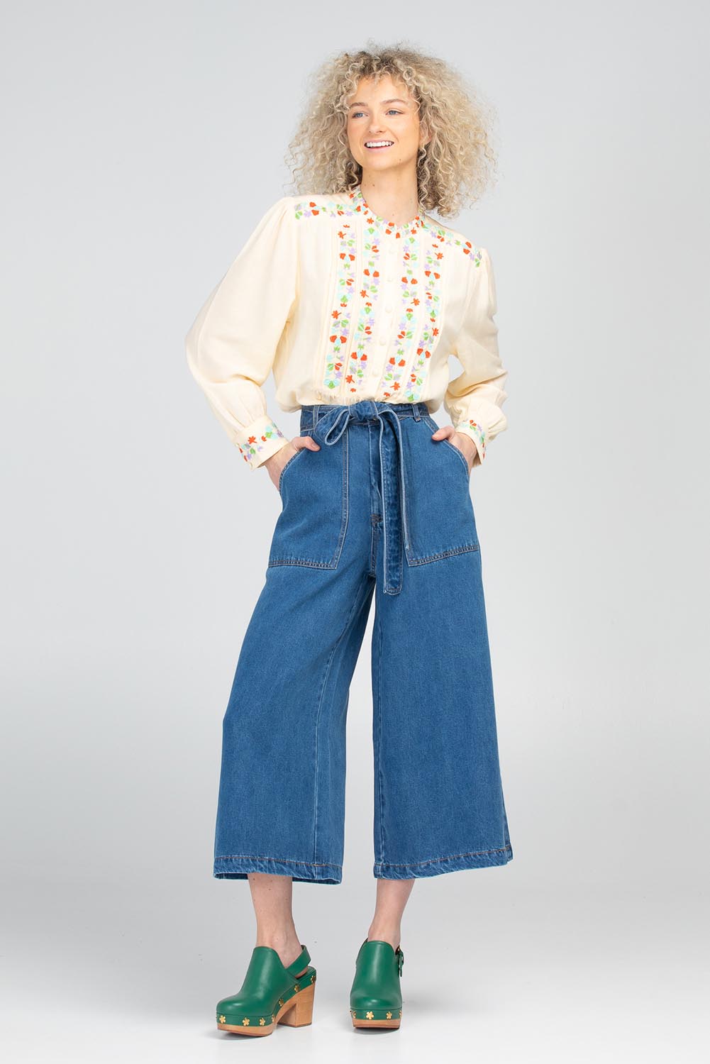 A model wearing the Rosemary Cotton Linen Top in colour Cream, from the front, showing the whole outfit