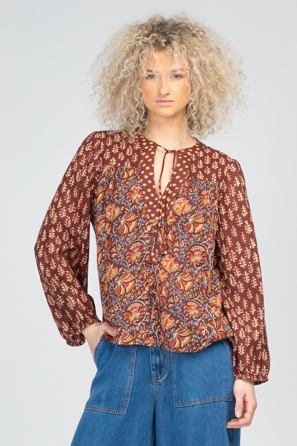 A model wearing the Fleetwood Cotton Top in colour Juliette, from the front, cropped image