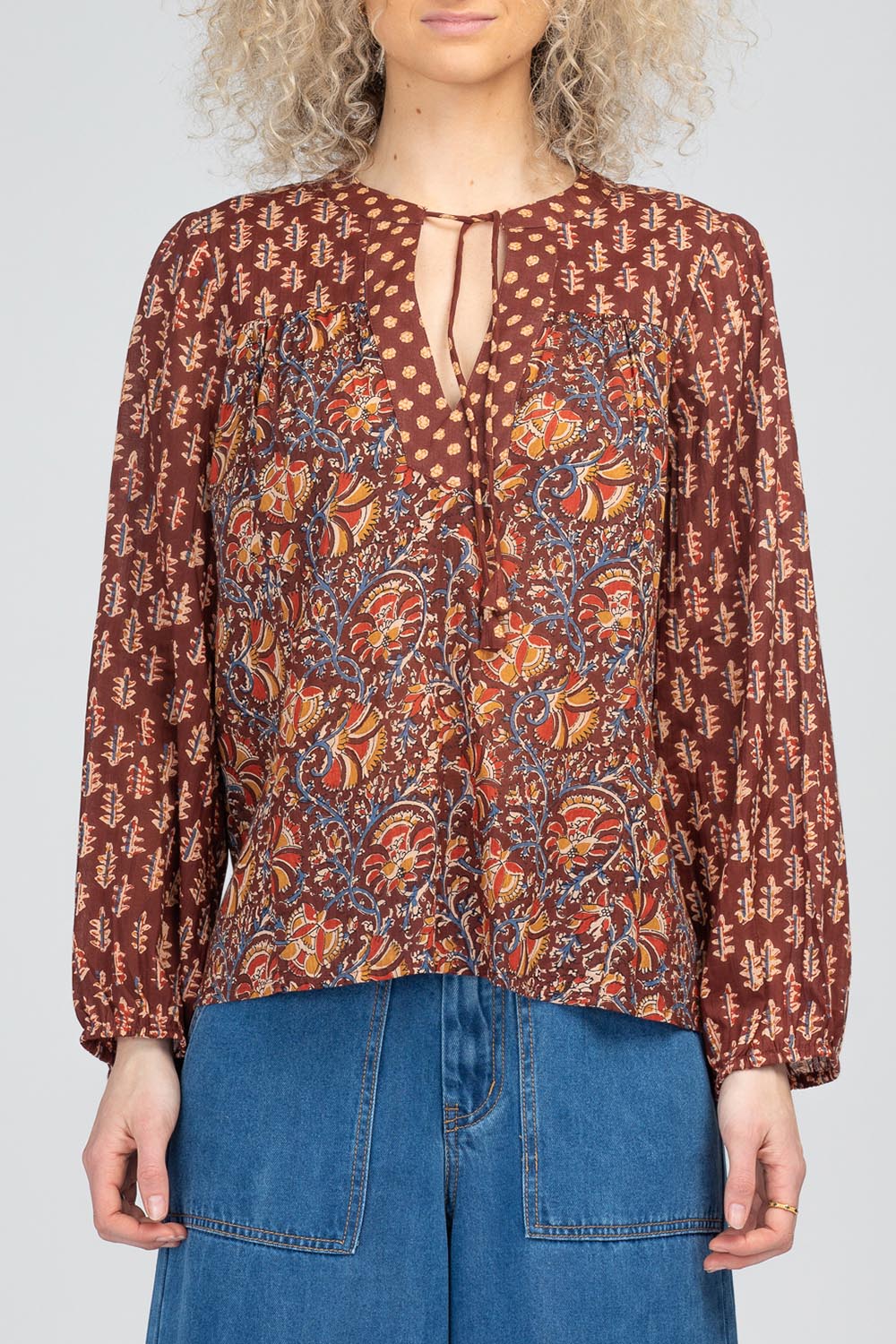 A model wearing the Fleetwood Cotton Top in colour Juliette, from the front, cropped image