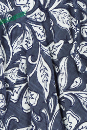 Product shot of the Guru Skirt in colour Izuminavy (Blue), detail