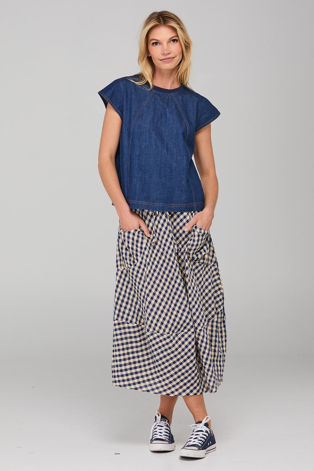 A model wearing the Leaf Top in colour Darkdenim (Blue), from the front, showing the whole outfit