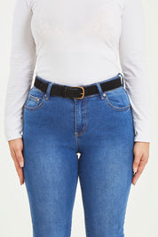 A model wearing size OneSize of the Hunter Belt in colour Blacksuede (Black), from the front, cropped image