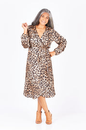 Model Nadine wearing size S of the Humphrey Wrap Dress in colour Leopard (Black), from the front, showing the whole outfit