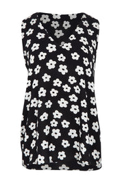 Product shot of the Veronica Top in colour Distydaisy (Black), from the front