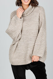 A model wearing the Saffron Knit in colour Cement (Grey), from the front, cropped image