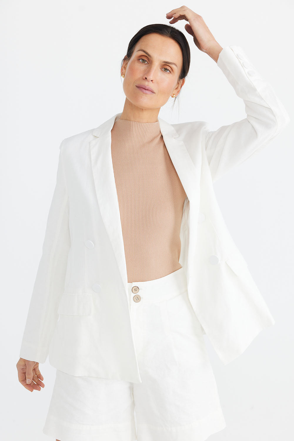 A model wearing the Elevate Jacket in colour White (White), from the front, cropped image
