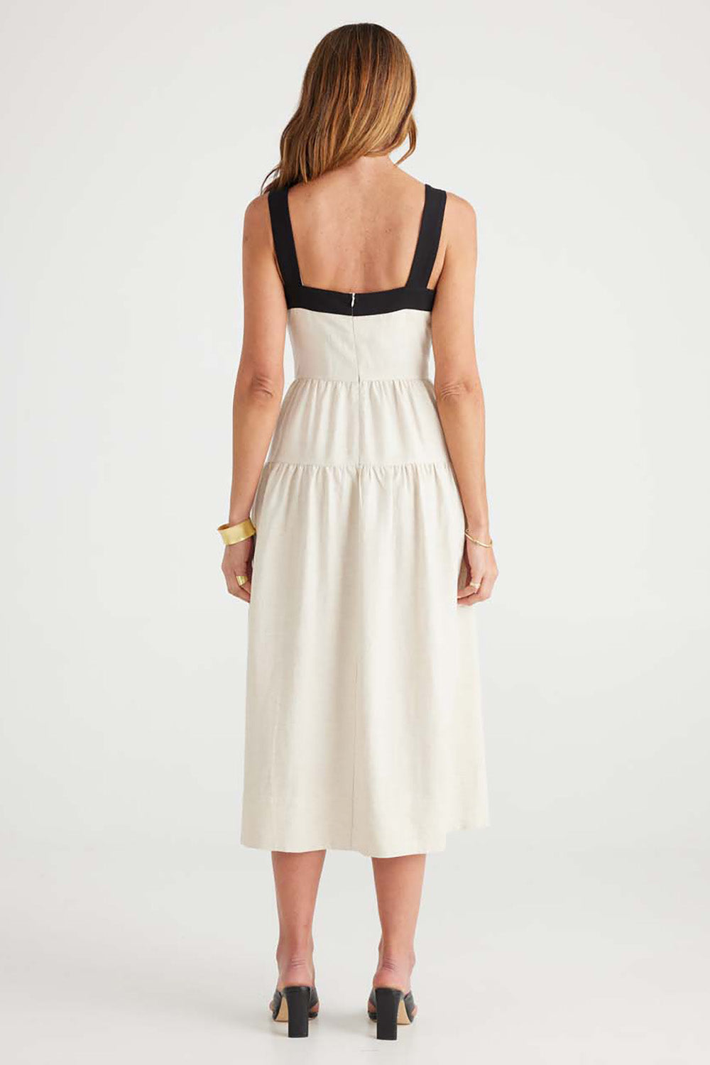 A model wearing the Jolie Dress in colour Naturalblk, from the back