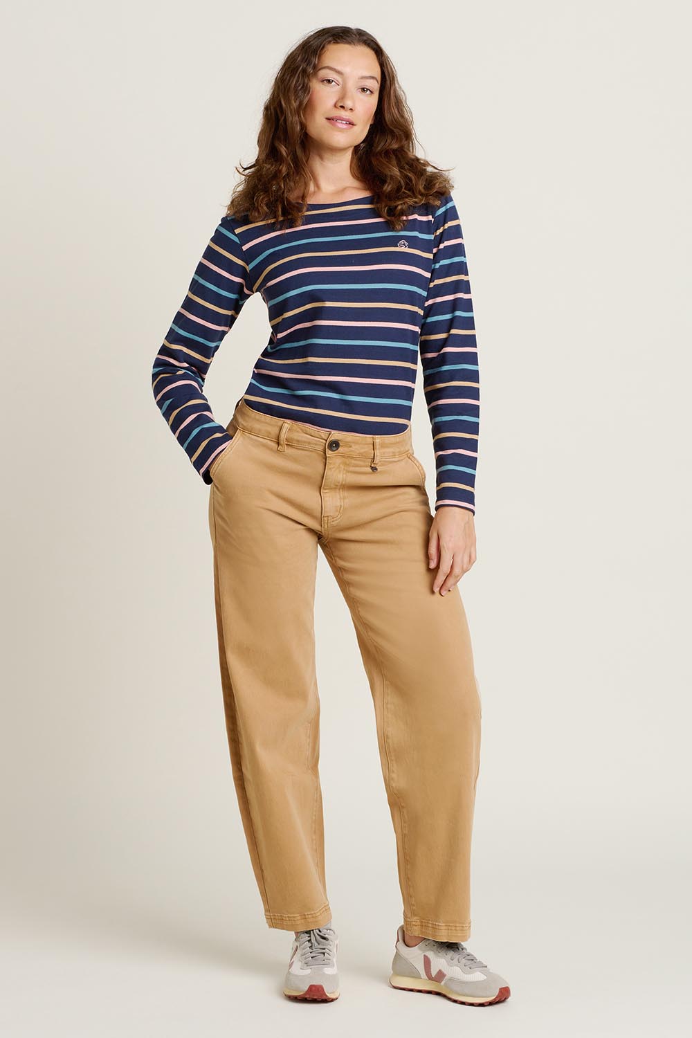 A model wearing the Barrel Leg Trousers in colour Natural, from the front, showing the whole outfit