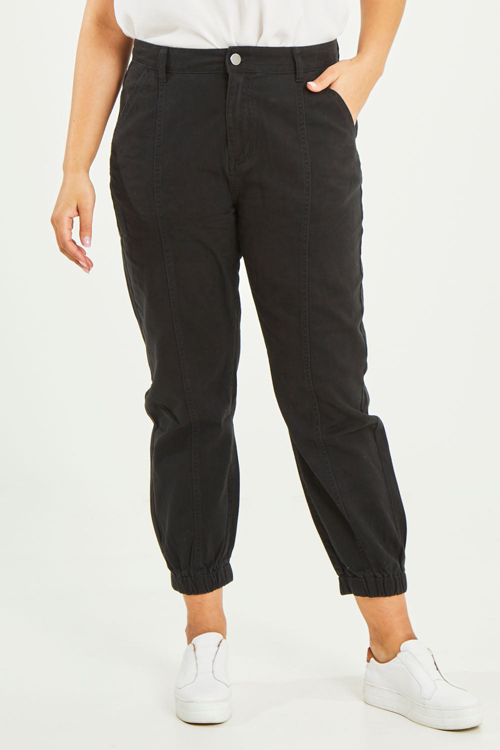 Model Terri-Leigh wearing size 14 of the Sara Cuffed Jean in colour Black (Black), from the front, cropped image