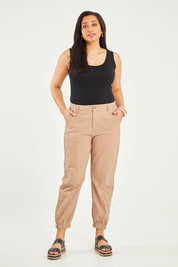 Model Terri-Leigh wearing size 14 of the Sara Cuffed Jean in colour Cream, from the front, showing the whole outfit