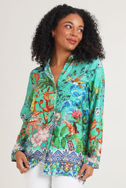 Model Ziara wearing size S of the Tea House Shirt in colour Teahouse (Green), from the front, cropped image