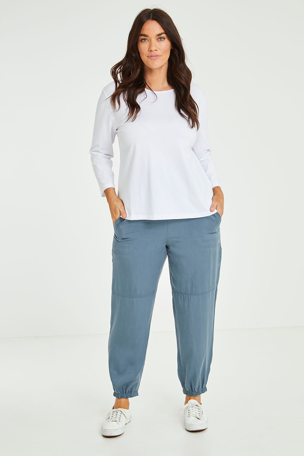 Model Laura wearing size L of the Lyocell Pant in colour Slate (Grey), from the front, showing the whole outfit