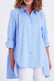 Model Emma wearing size S of the Banda Cotton Button Shirt in colour Bluewhite (Blue), from the front, cropped image