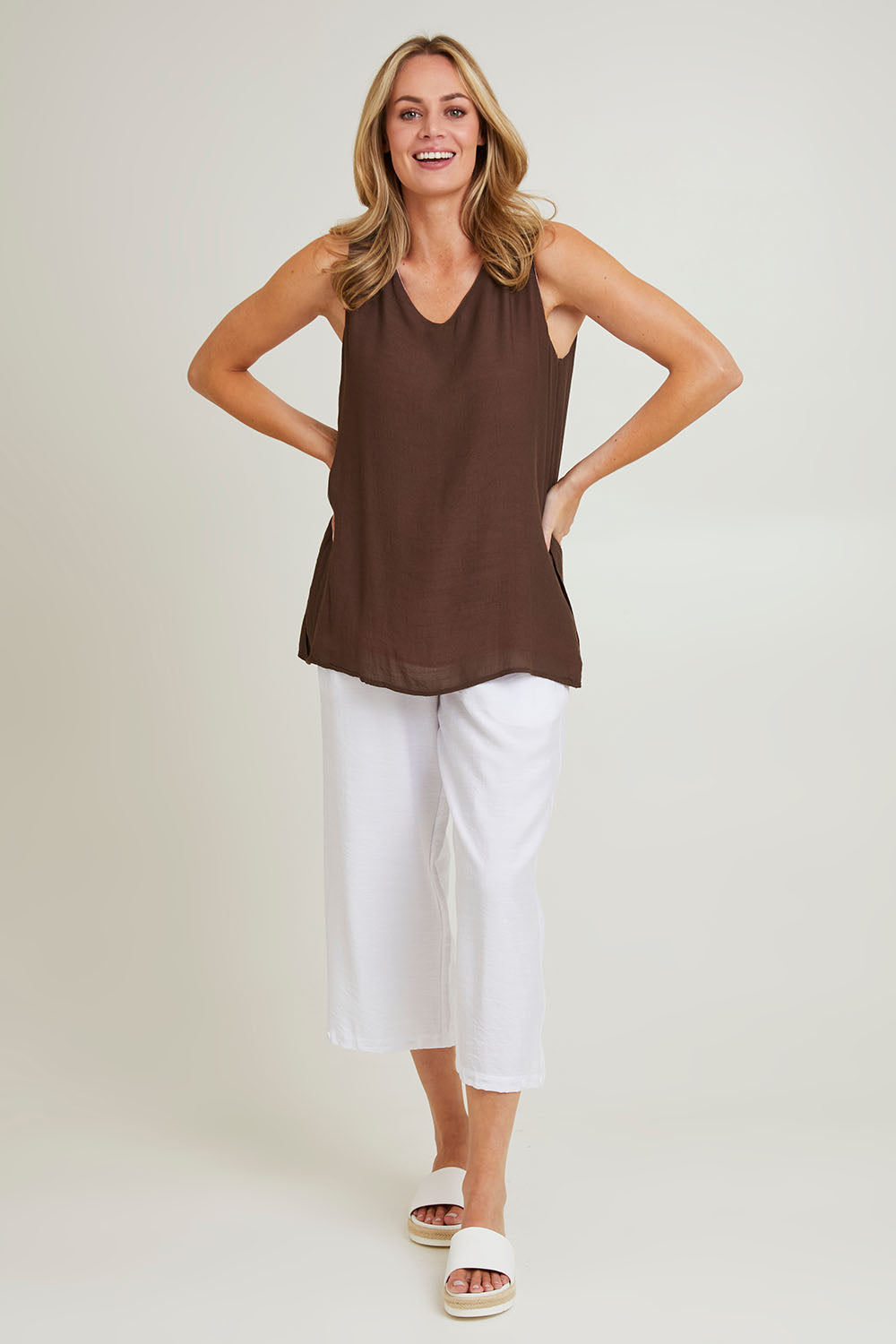 Model Grace wearing size S of the Layered Reversible Cami in colour Pinkchoc (Pink), from the front, showing the whole outfit