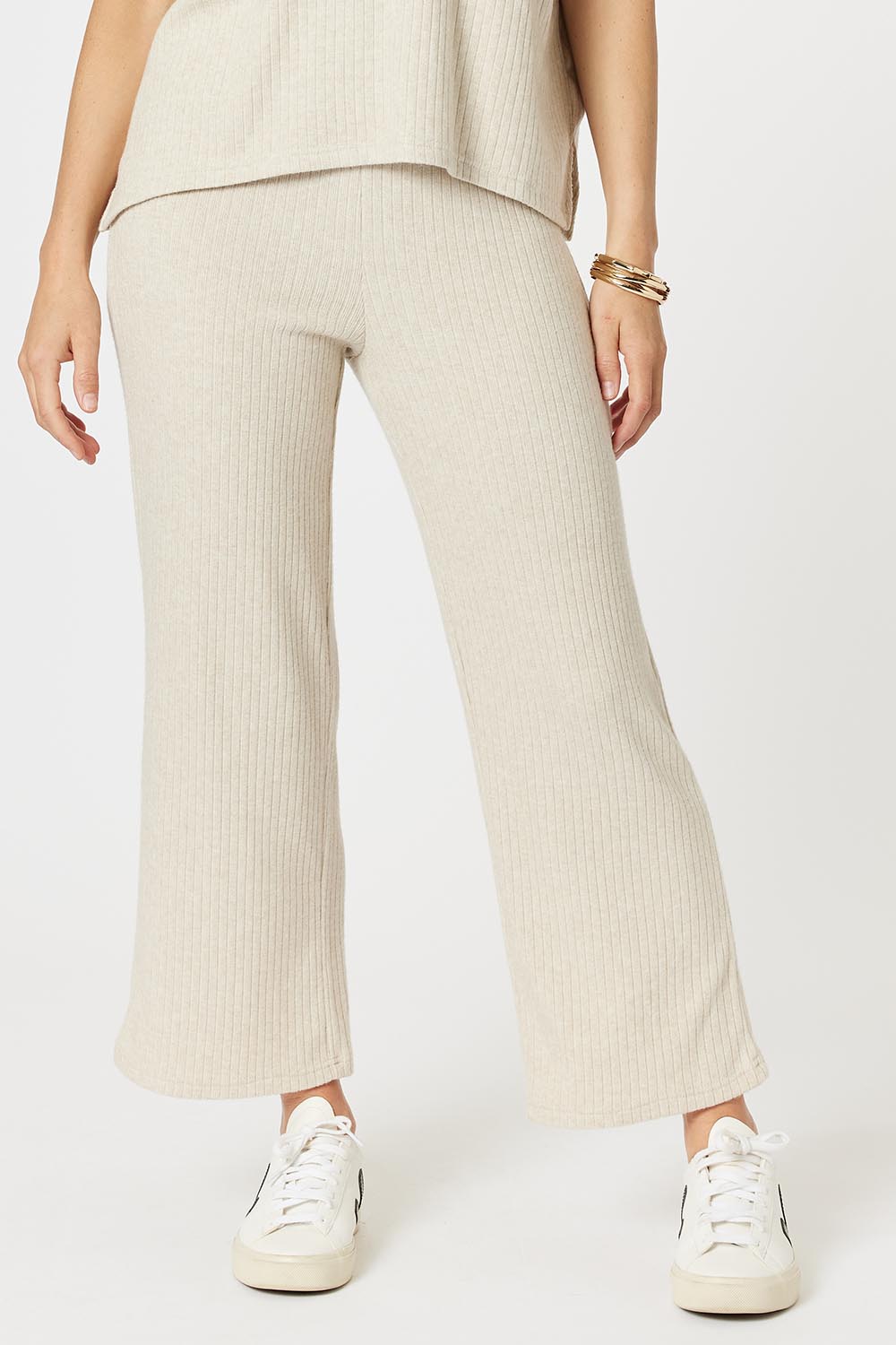 A model wearing the Lounge Pant in colour Natural, from the front, cropped image