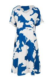 Product shot of the Barcelona Dress in colour Blue (Blue), from the front