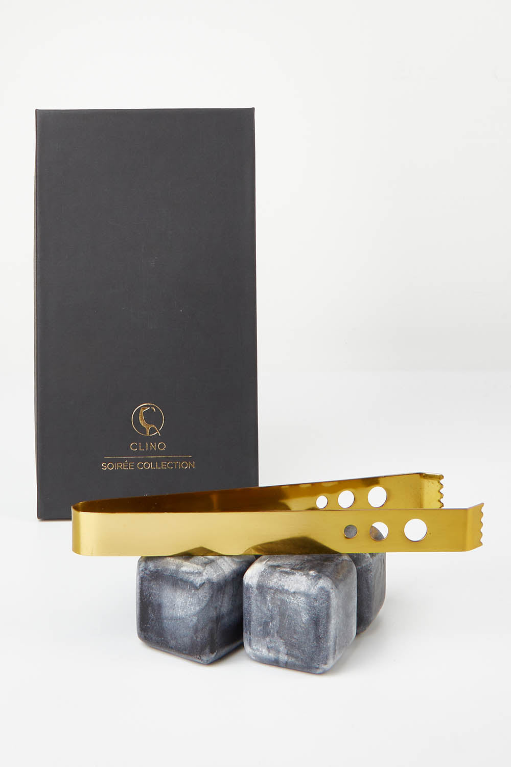 A model wearing size OneSize of the Whisky Stone Set & Tongs in colour Stonebrass (Black), from the front, showing the whole outfit
