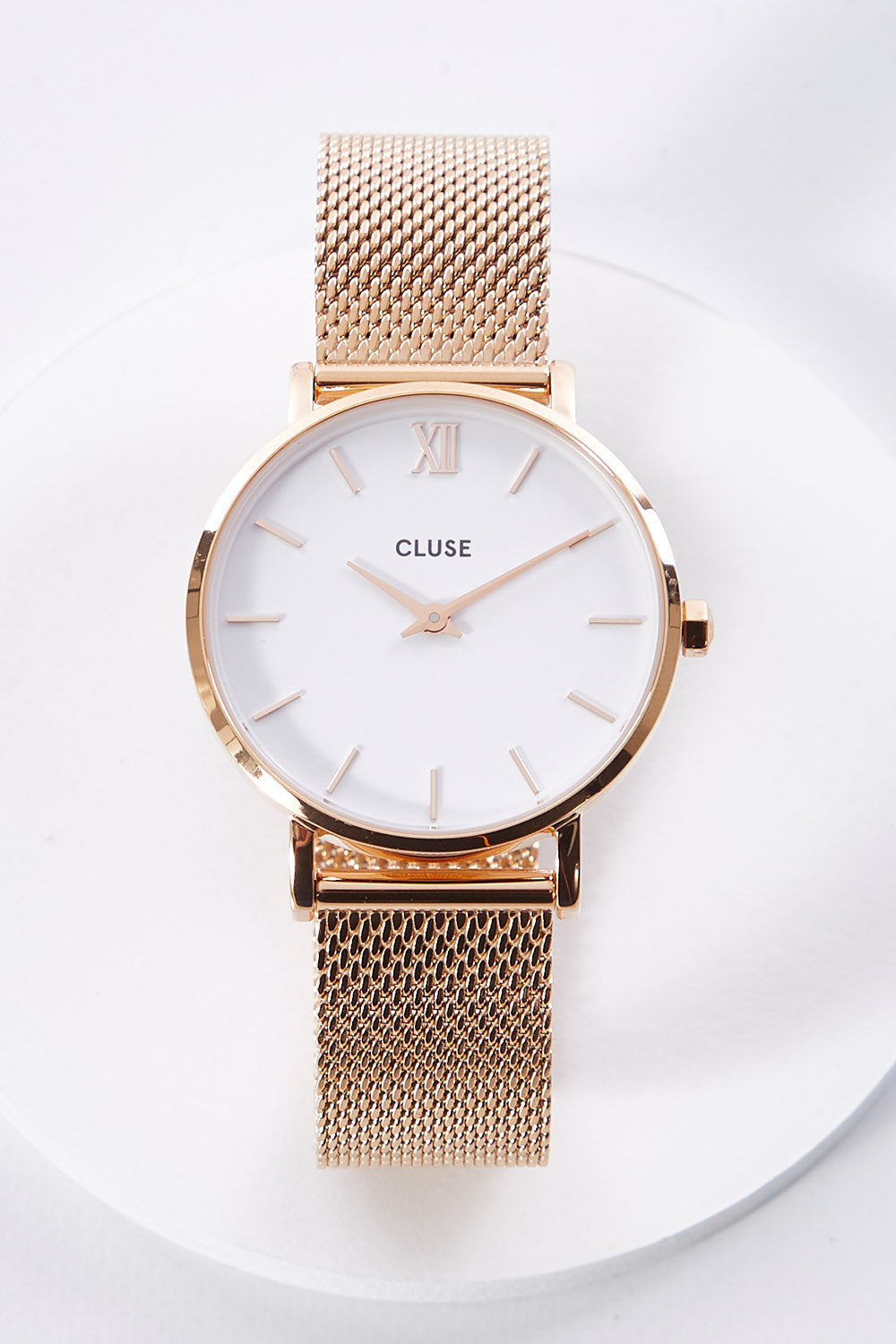 A model wearing size OneSize of the Minuit Mesh Rose Gold Watch in colour Rosegold (Metallics), from the front, showing the whole outfit