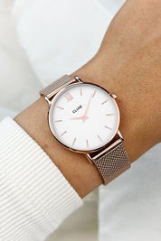 A model wearing the Minuit Mesh Rose Gold Watch in colour Rosegold (Metallics), from the front, showing the whole outfit