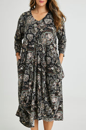 Model Laura wearing size 14 of the Jo Jo Print Jersey Dress in colour Green (Green), from the front, cropped image