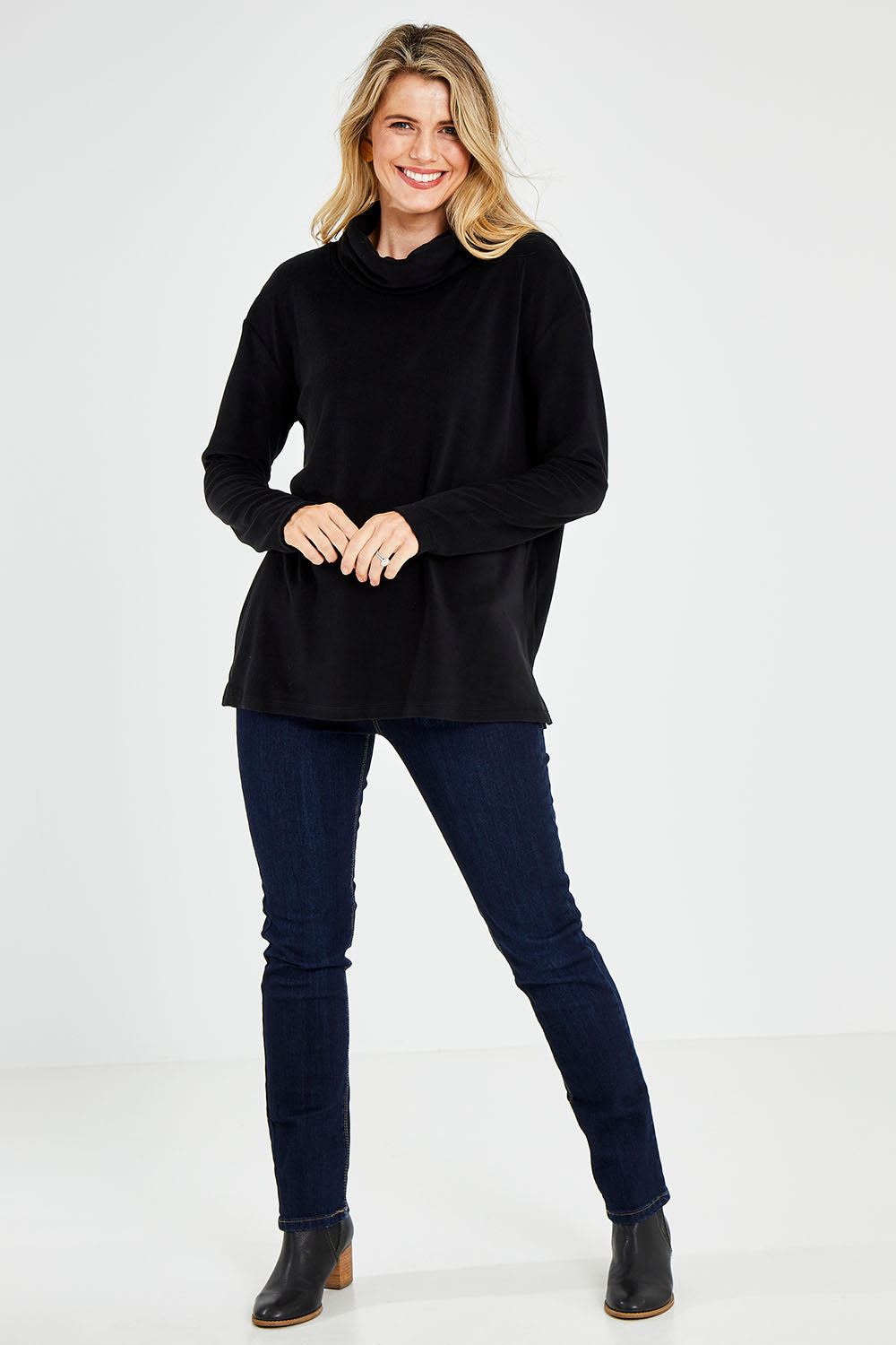 Model Kelly wearing size 10 of the Micro Fleece Cowl in colour Black (Black), from the front, showing the whole outfit