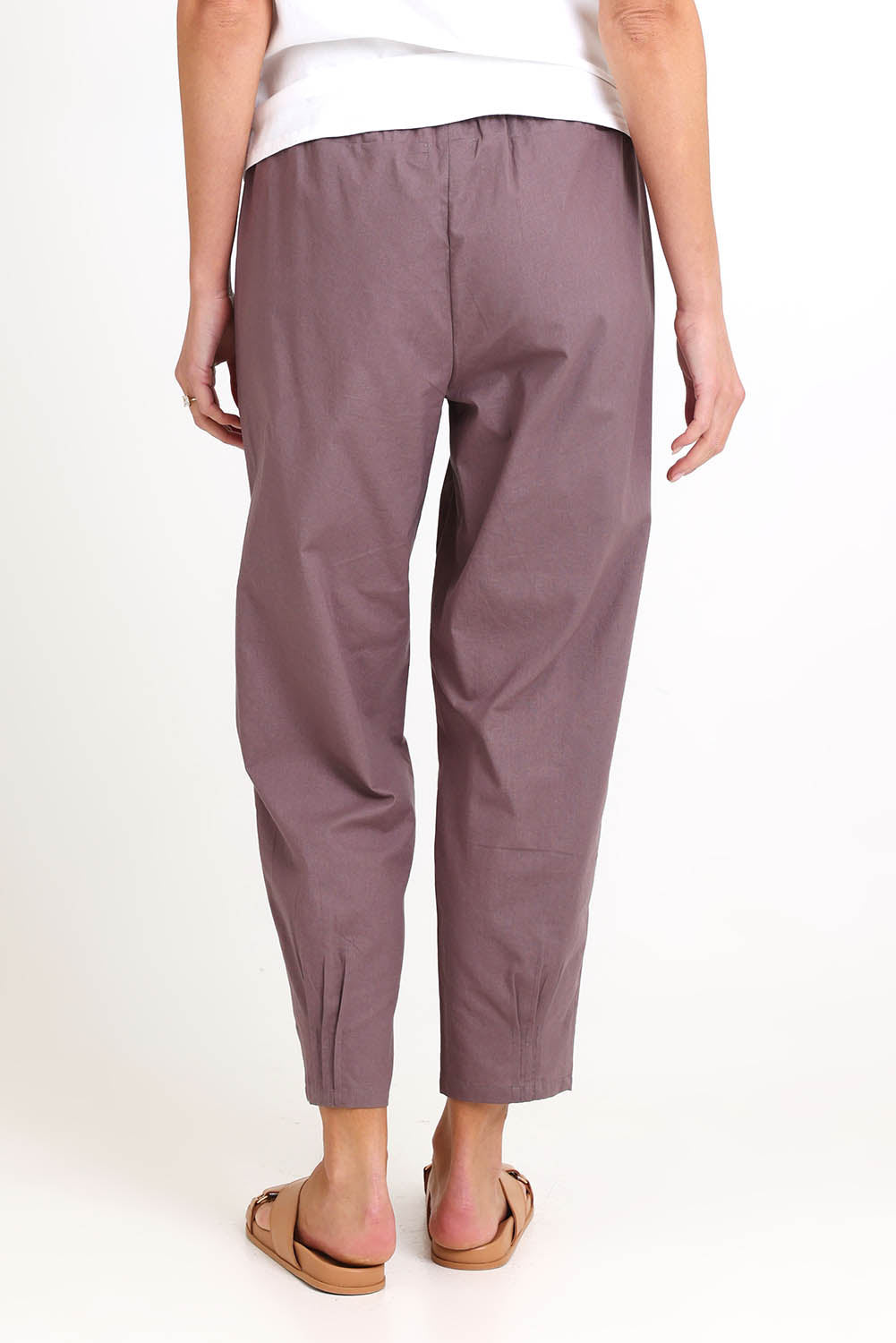 Model Madelinec wearing size 10 of the Cotton Linen Comfort Pant – Slate in colour Slate, from the back